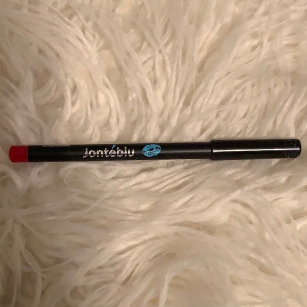Jonteblu lip liner